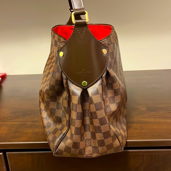 Louis Vuitton Damier Ebene coated canvas shoulder bag. - Picture 6 of 8